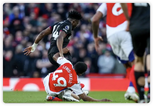 鲍文破门斯凯利染红 阿森纳0-1西汉姆落后榜首8分